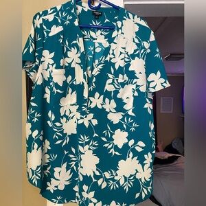 Torrid size 2 ladies blue and white blouse